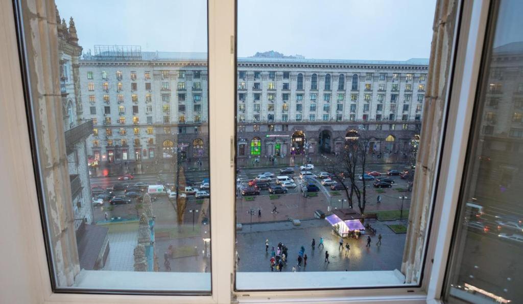 Khreshchatyk 911 *